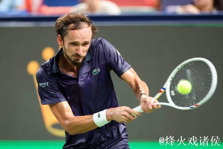 完胜德米纳尔 ATP上海大师赛梅德韦杰夫晋级四强 完胜德米纳尔 ATP上海大师赛梅德韦杰夫晋级四强