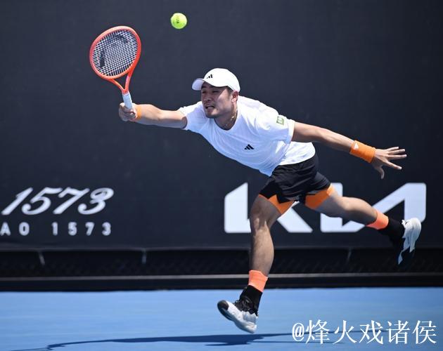 吴易昺澳网正赛首胜!四盘激战成功晋级 吴易昺澳网正赛首胜!四盘激战成功晋级