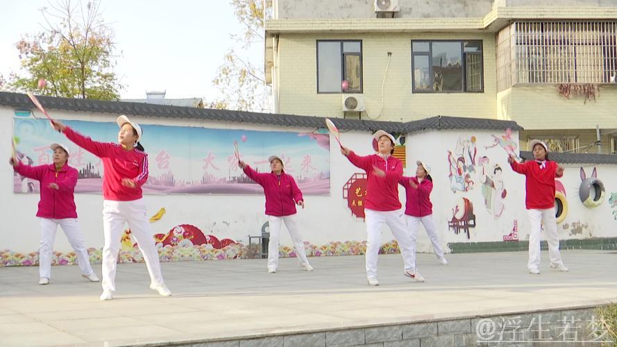 荆楚热潮涌动 万人共舞柔力球 荆楚热潮涌动 万人共舞柔力球